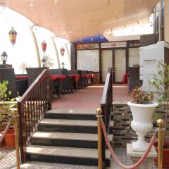 Отель Al Amwaj Hotel ОАЭ, Шарджа - отзывы, цены и фото номеров - забронировать отель Al Amwaj Hotel онлайн бассейн
