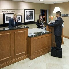 Отель Hampton Inn & Suites Tulare интерьер отеля фото 3