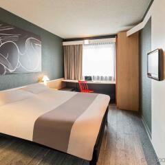 Отель Novotel Suites München Parkstadt Schwabing Германия, Мюнхен - 9 отзывов об отеле, цены и фото номеров - забронировать отель Novotel Suites München Parkstadt Schwabing онлайн комната для гостей фото 4