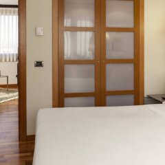 AC Hotel Genova by Marriott Генуя сейф в номере