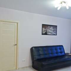 Апартаменты Apartment ALLiS-HALL on Malysheva 73a комната для гостей фото 3