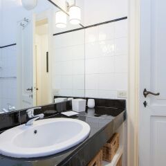 Отель Rental In Rome Teatro Pace ванная фото 2