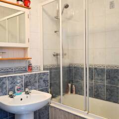 Апартаменты Bright 2 Bedroom Apartment in City Centre Эдинбург ванная фото 2