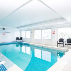 Отель Sandman Hotels & Suites Calgary West Канада, Калгари - отзывы, цены и фото номеров - забронировать отель Sandman Hotels & Suites Calgary West онлайн бассейн фото 3