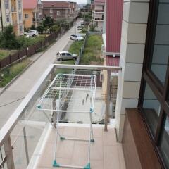 Апартаменты Apartment on Kamyshovaya 41, apt 19 балкон