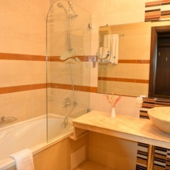 Отель St. Ivan Rilski Hotel & Apartments Болгария, Банско - отзывы, цены и фото номеров - забронировать отель St. Ivan Rilski Hotel & Apartments онлайн ванная фото 2