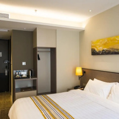 Отель Home Inn Plus West Lake Jiefang Road сейф в номере