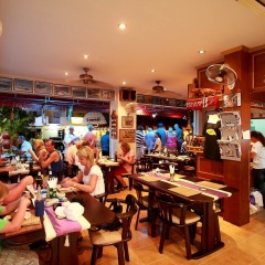 Отель 2 Vikings Restaurant & Guesthouse гостиничный бар