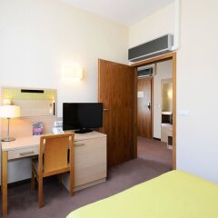 Отель Oliwski Hotel Польша, Гданьск - отзывы, цены и фото номеров - забронировать отель Oliwski Hotel онлайн удобства в номере фото 2