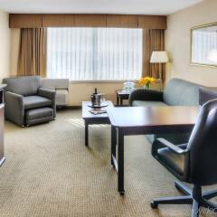 Отель Radisson Suites Hotel Toronto Airport Канада, Торонто - отзывы, цены и фото номеров - забронировать отель Radisson Suites Hotel Toronto Airport онлайн комната для гостей фото 2