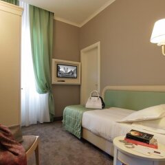 Отель iH Hotels Roma Dei Borgia сейф в номере