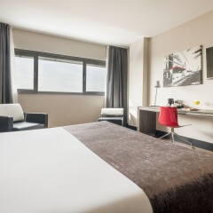 Отель ILUNION Barcelona 4* Стандартный номер с двуспальной кроватью