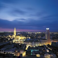 Отель Crowne Plaza Antwerp городской автобус