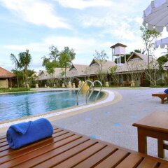 Отель Chalong Villa Resort and Spa Таиланд, Бухта Чалонг - отзывы, цены и фото номеров - забронировать отель Chalong Villa Resort and Spa онлайн бассейн