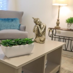 Апартаменты New Kingston's Deluxe Apartment удобства в номере