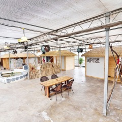 Village Utopia Backpackers Hostel с домашними животными