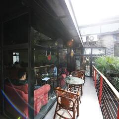 Отель Mingtown Etour International Youth Hostel Shanghai Китай, Шанхай - отзывы, цены и фото номеров - забронировать отель Mingtown Etour International Youth Hostel Shanghai онлайн балкон