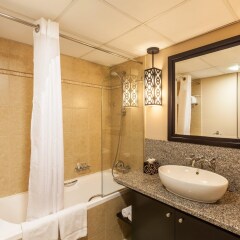 Отель Holiday Inn Dubai - Al Barsha ОАЭ, Дубай - отзывы, цены и фото номеров - забронировать отель Holiday Inn Dubai - Al Barsha онлайн ванная