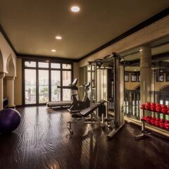 Отель Sharq Village & Spa фитнесс-зал