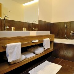 Отель Stroblhof Active Family Spa Resort Горнолыжный курорт Ортлер ванная фото 2