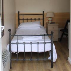 Отель Debden Guest House комната для гостей