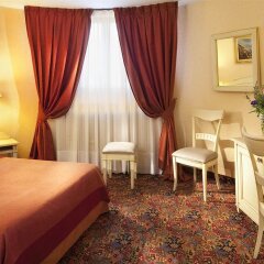 Отель The Originals Hotels Paris Paix République комната для гостей фото 8