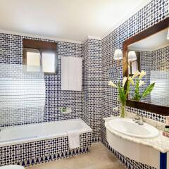 Отель H10 Corregidor Boutique Hotel Испания, Севилья - 1 отзыв об отеле, цены и фото номеров - забронировать отель H10 Corregidor Boutique Hotel онлайн ванная