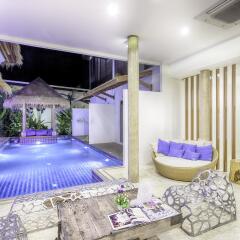 Escape De Phuket Hotel & Villa бассейн