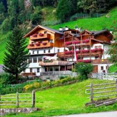 Hotel Residence Rabenstein Горнолыжный курорт Ортлер вид на фасад
