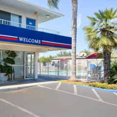 Отель Motel 6 Tulare парковка