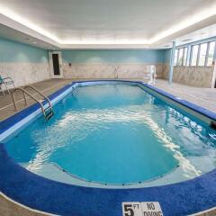 Отель Comfort Inn бассейн