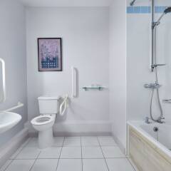 Отель Jurys Inn London Croydon Великобритания, Лондон - отзывы, цены и фото номеров - забронировать отель Jurys Inn London Croydon онлайн ванная фото 2