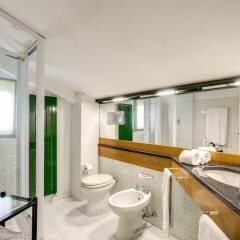 Отель La Gaura Guest House Италия, Казаль Палоччо - отзывы, цены и фото номеров - забронировать отель La Gaura Guest House онлайн ванная фото 2