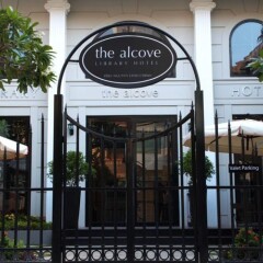 The Alcove Library Hotel городской автобус