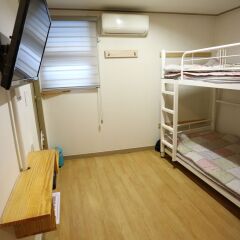Отель Oneminute Guesthouse фитнесс-зал