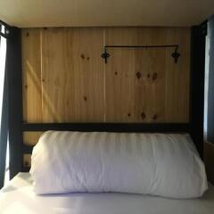 Luck-Yimm Hostel - Adults Only Бангкок комната для гостей