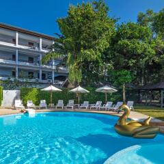 Отель Srisuksant Resort бассейн