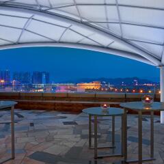 Отель Four Points by Sheraton Shenzhen Китай, Шэньчжэнь - отзывы, цены и фото номеров - забронировать отель Four Points by Sheraton Shenzhen онлайн гостиничный бар
