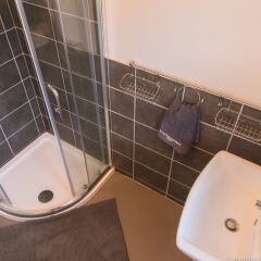 Отель Amazing One-bedroom Flat, Close to Brighton Beach ванная фото 2