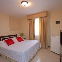 Hotel Plaza Versalles сейф в номере