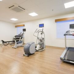 Holiday Inn Express Hotel & Suites Reading фитнесс-зал фото 4