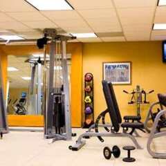 Отель Hilton Newark Airport США, Элизабет - отзывы, цены и фото номеров - забронировать отель Hilton Newark Airport онлайн фитнесс-зал фото 2