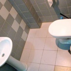 Гостиница Shelter Hostel в Москве 13 отзывов об отеле, цены и фото номеров - забронировать гостиницу Shelter Hostel онлайн Москва ванная фото 2