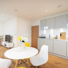 Отель Modern 2 bed for 4 Guests - 15 Mins to LDN Bridge! в номере