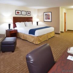 Отель Holiday Inn Express and Suites Lafayette East бассейн фото 2