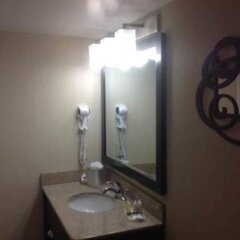 Hawthorne Inn and Conference Center in Winston-Salem, United States of America from 106$, photos, reviews - zenhotels.com bathroom photo 2