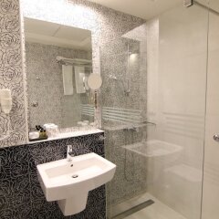 Queen's Hotel in Skopje, Macedonia from 111$, photos, reviews - zenhotels.com bathroom