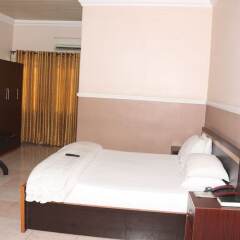 Entry Point Hotel сейф в номере