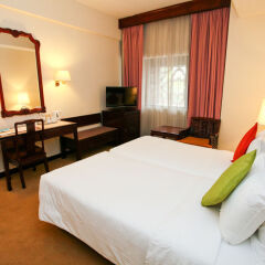 Hotel Grand Pacific сейф в номере