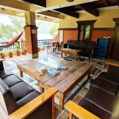 Отель Forest Lake Backpackers' Hostel Непал, Покхара - отзывы, цены и фото номеров - забронировать отель Forest Lake Backpackers' Hostel онлайн балкон